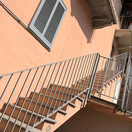 Caligaggio 18 - Charming On The Lakefront