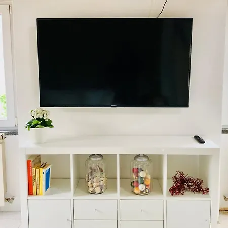 Caligaggio 18 - Charming On The Lakefront