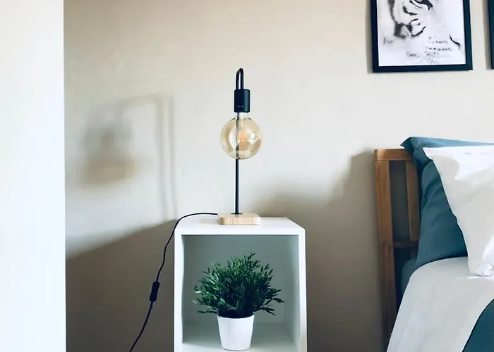 Caligaggio 18 - Charming On The Lakefront *