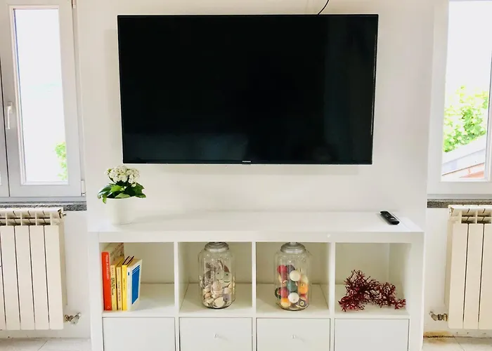 Caligaggio 18 - Charming On The Lakefront